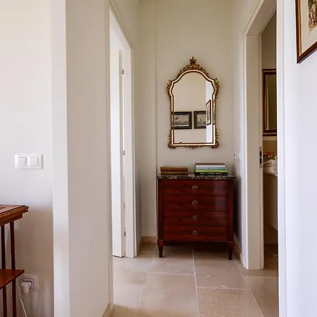 Sea View With Private Secure Parking - 2 아파트