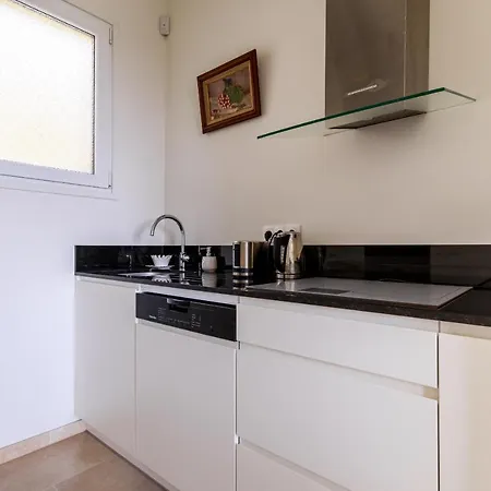 Sea View With Private Secure Parking - 2 Apartment *