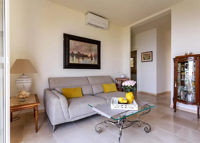 Sea View With Private Secure Parking - 2 *